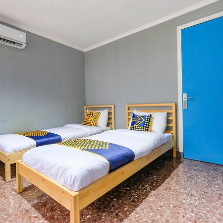 Hotel Spot On 2281 Omajo Semarang Esterno foto